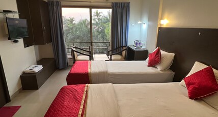 Resort Silver Hills Room Type - AC Economy Twin Bed Pool Facing