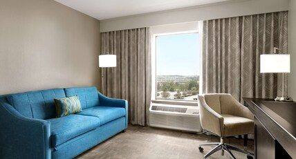 Hampton Inn by Hilton Stow Room Type - 1 KNG EXEC SFBD FRIDGE NS
