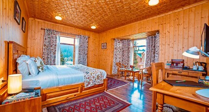 Shaw Inn by Stay Pattern - Gulmarg Room Type - Family Room