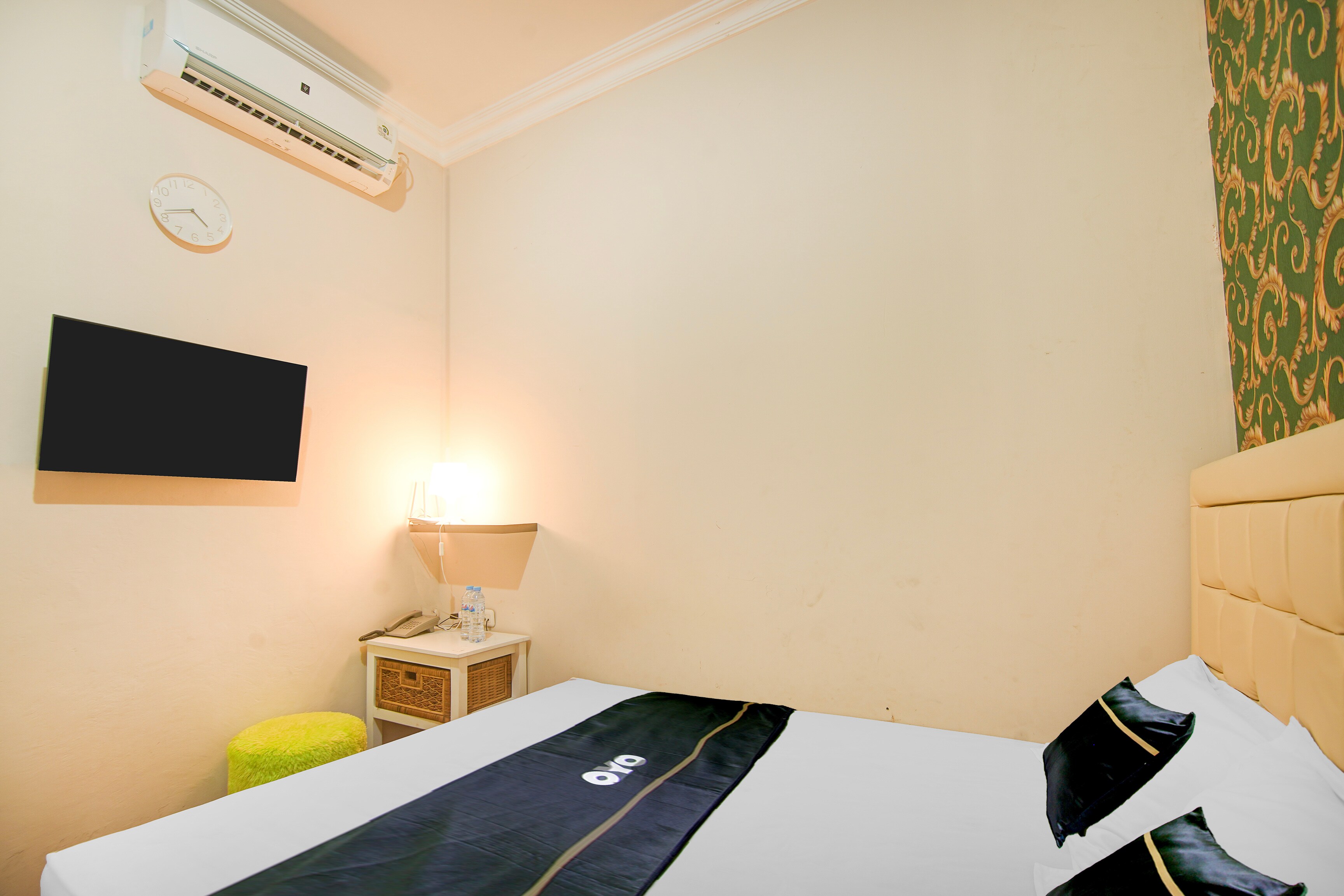 OYO 94669 Hotel Puri Inn Panakkukang Makassar - Tap to explore photos