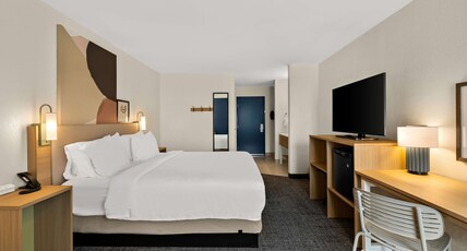 Spark by Hilton Tifton Room Type - 1 KING BED