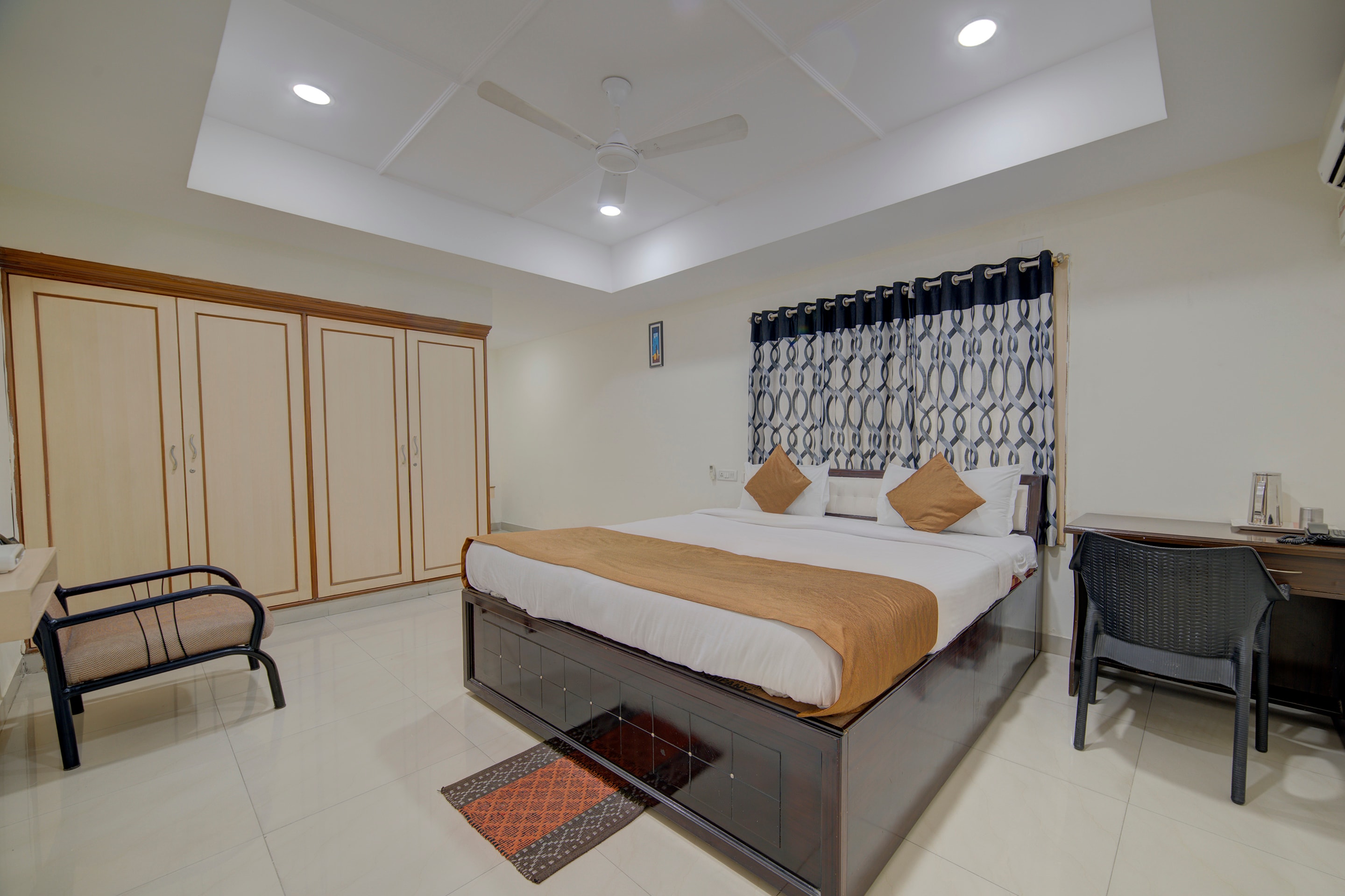 Lake View | Rooms in Service Apartments - Tap to explore photos