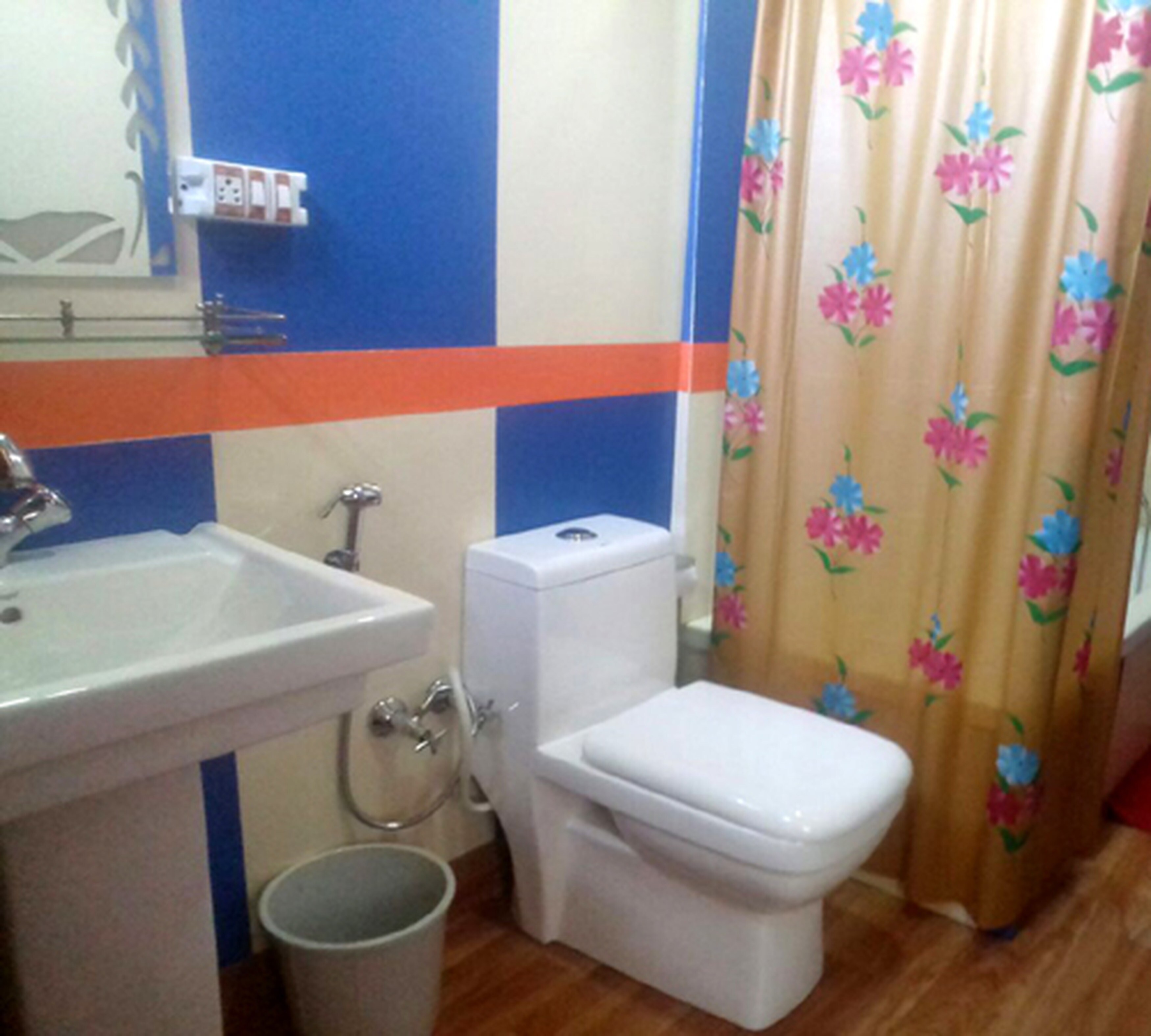 MERRY DAWN - Tap to explore photos