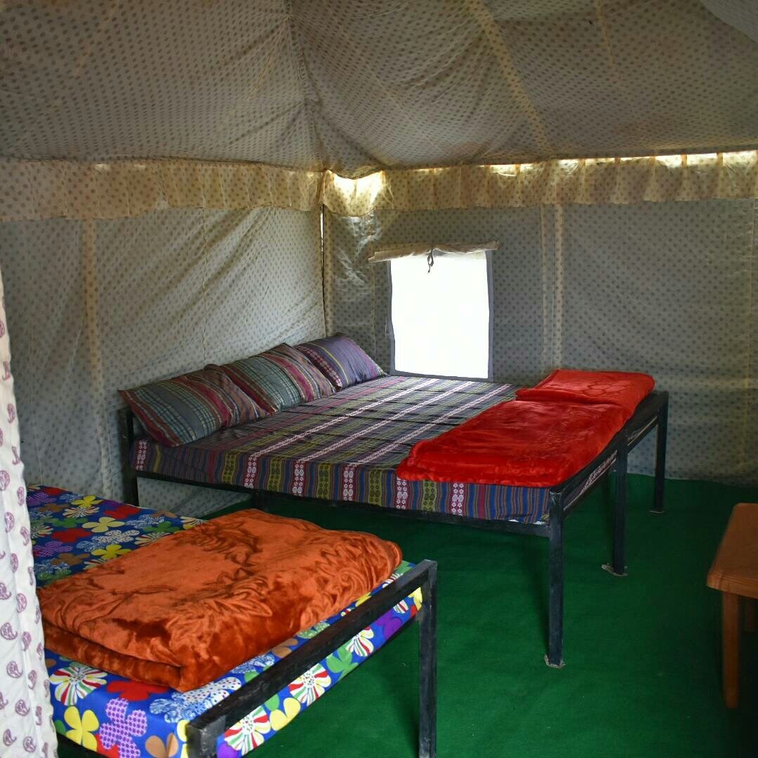 Incredible Camp - Tap to explore photos