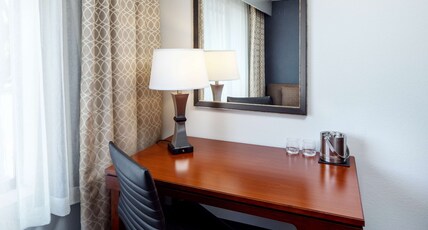 DoubleTree by Hilton Princeton Room Type - 1 QUEEN 2 ROOM SUITE- SOFA