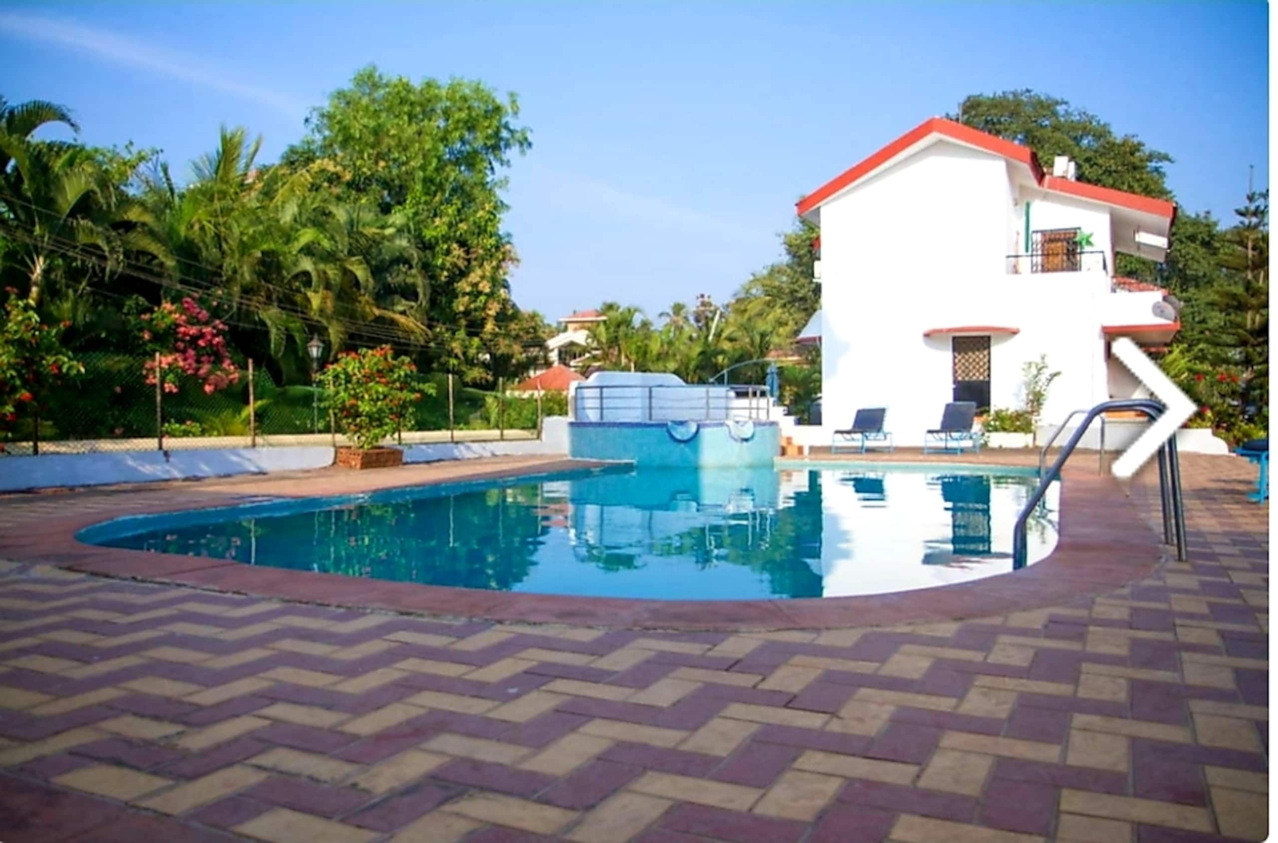 Walk to the beach 3bhk villa w shared pool - Tap to explore photos