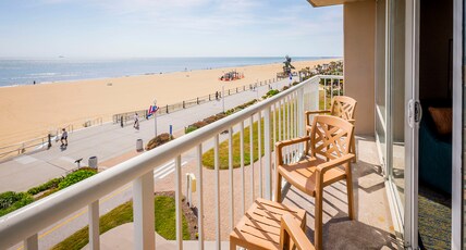 Hampton Inn by Hilton Virginia Beach-Oceanfront North Room Type - 1 KG STUDY W CHAISE NS