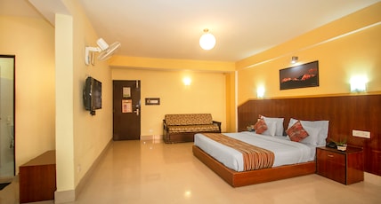 Greendale Residence (5 min walk to m.g marg) Room Type - Super Deluxe Room Greendale Residence (5 min walk to m.g marg) Room Type - Super Deluxe Room