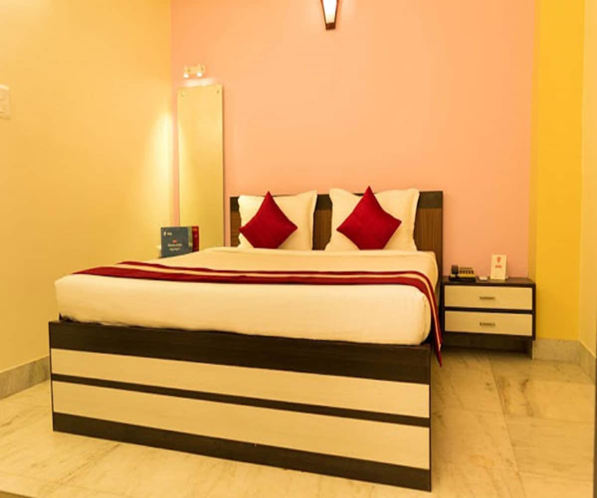 Golden Plaza Guest House - Tap to explore photos