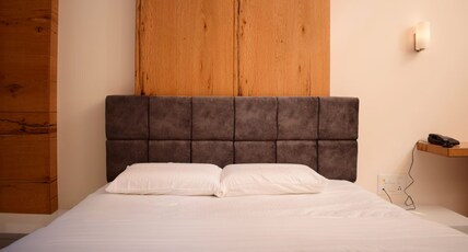 Samar Palace Room Type - Super Deluxe Room AC
