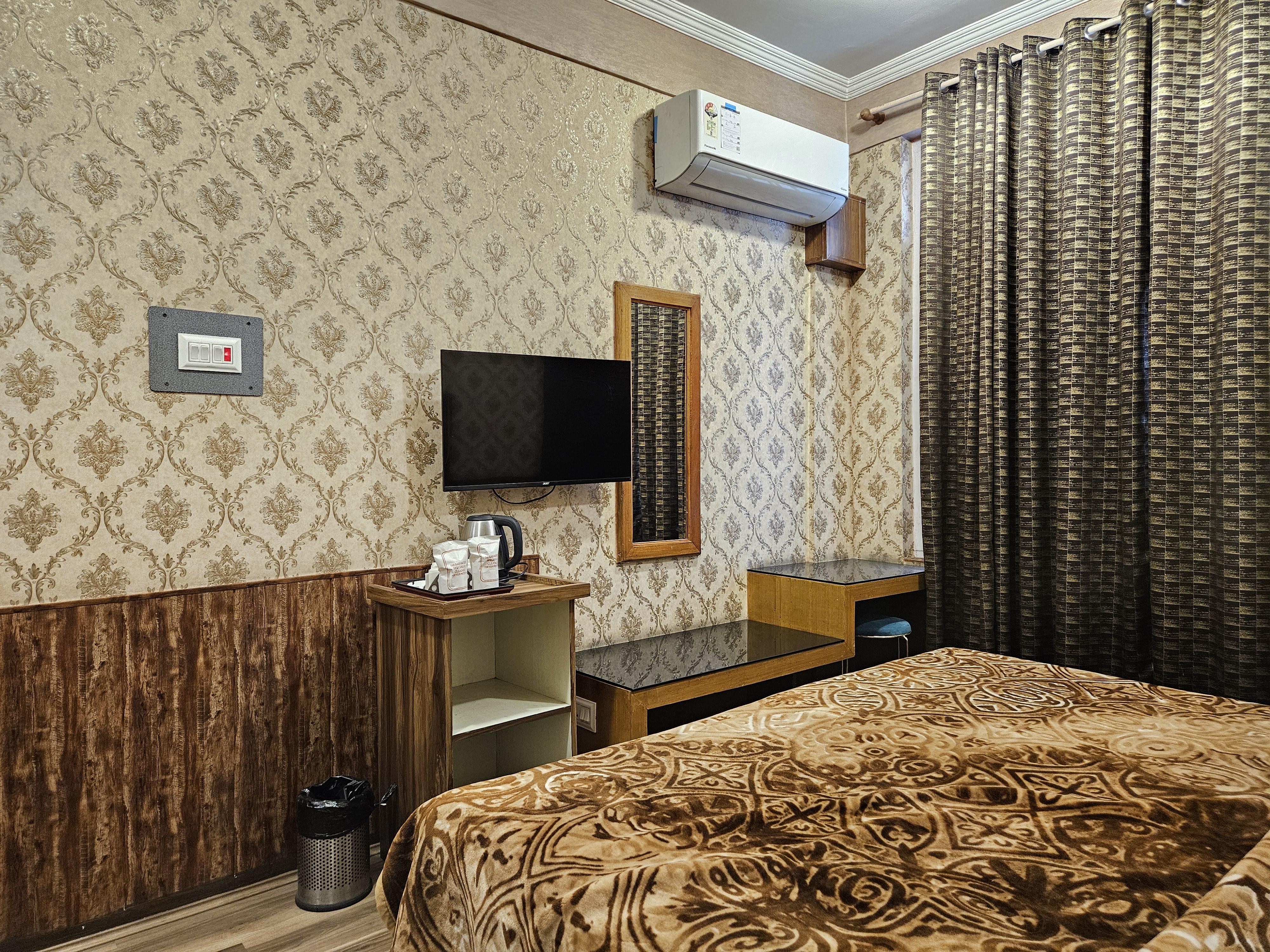 Hotel Rattan's 1925 - Tap to explore photos