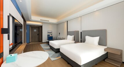 Holiday Inn Express BEIJING CONFERENCE CENTER Room Type - 1 Queen 1 Single Standard