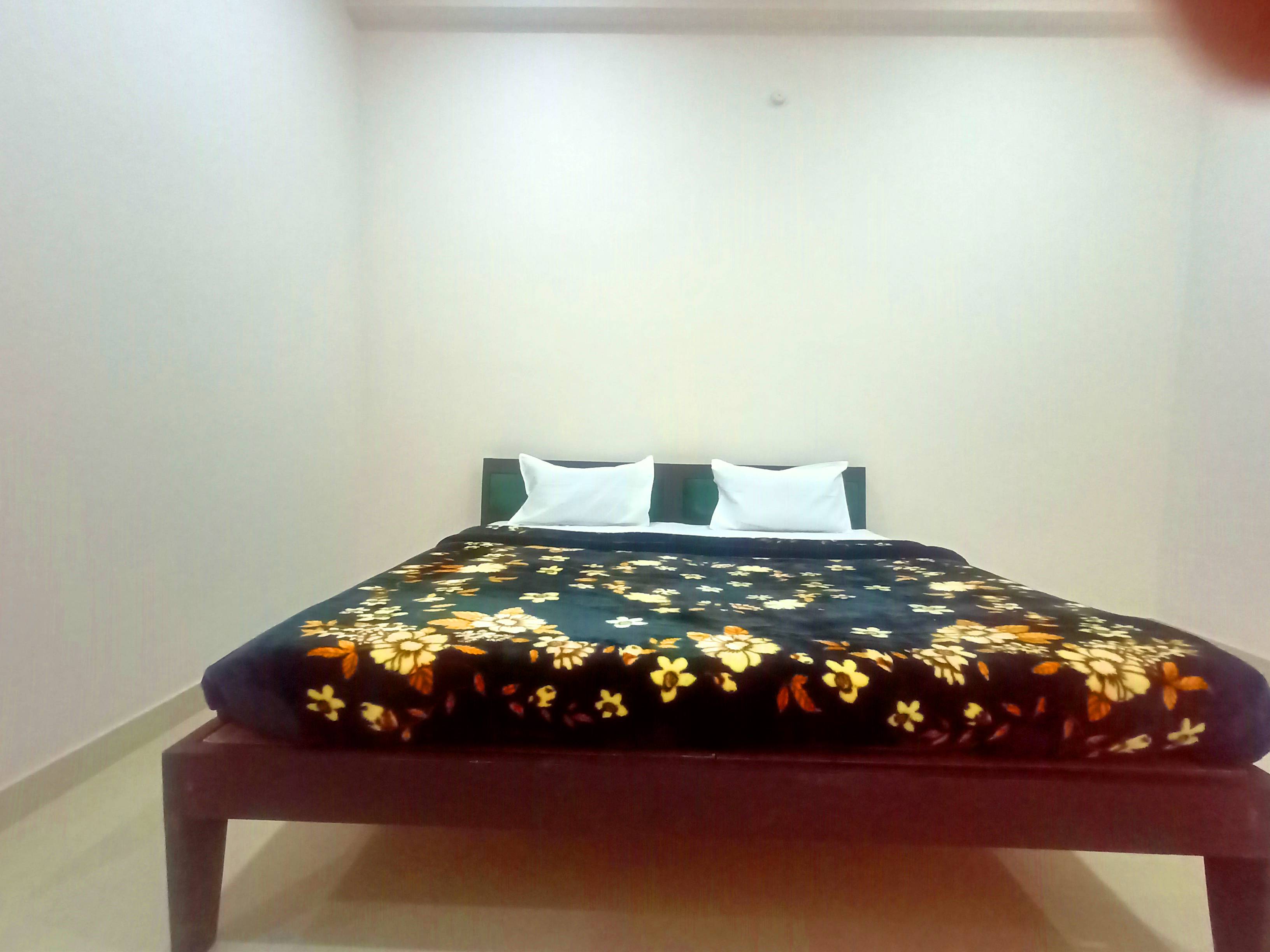 Hotel Dhanraj Palace - Tap to explore photos