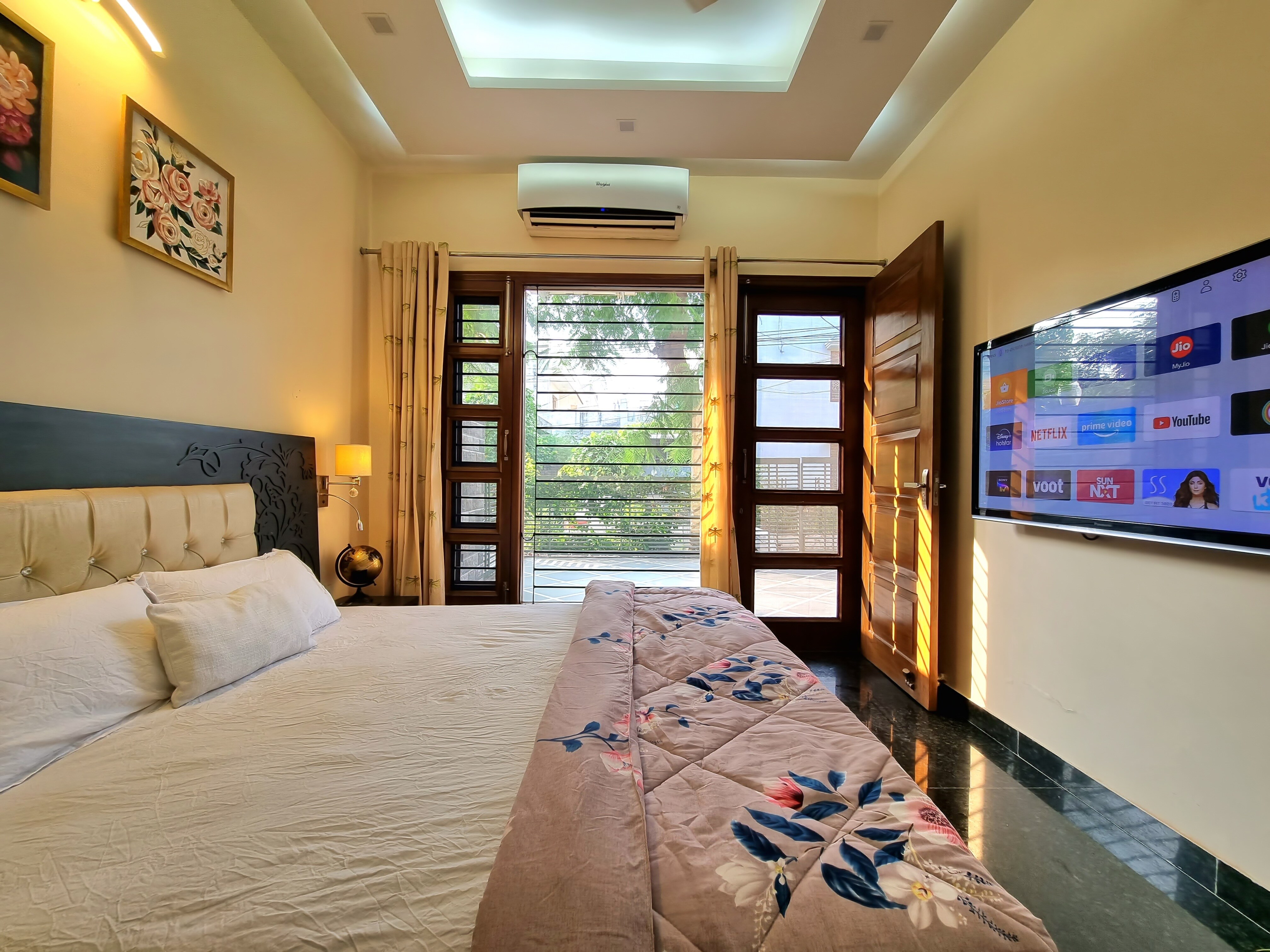 Peaceful Home2 Stay by Six Lane - Tap to explore photos