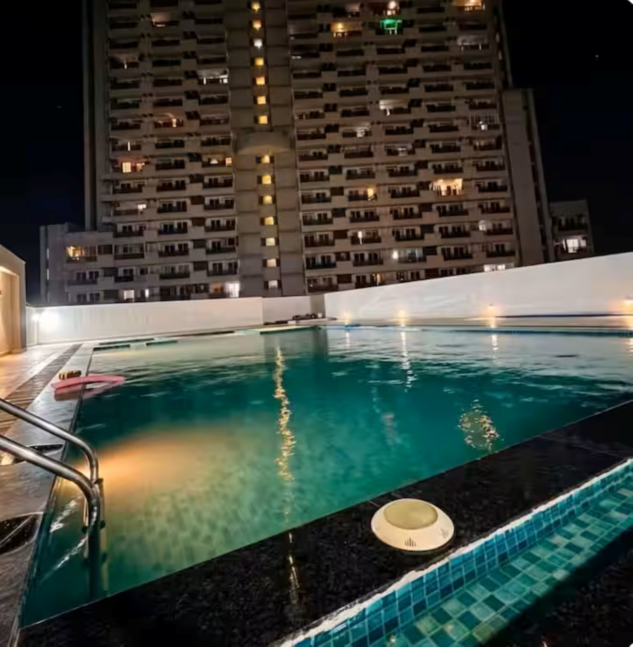 Airport 1BHK w balcony Netflix Projector games - Tap to explore photos