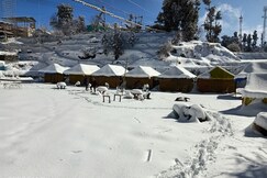 Snow Adventure Camp 