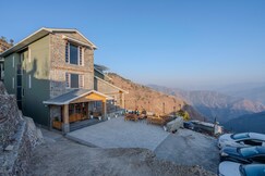 SaffronStays Alpine blue