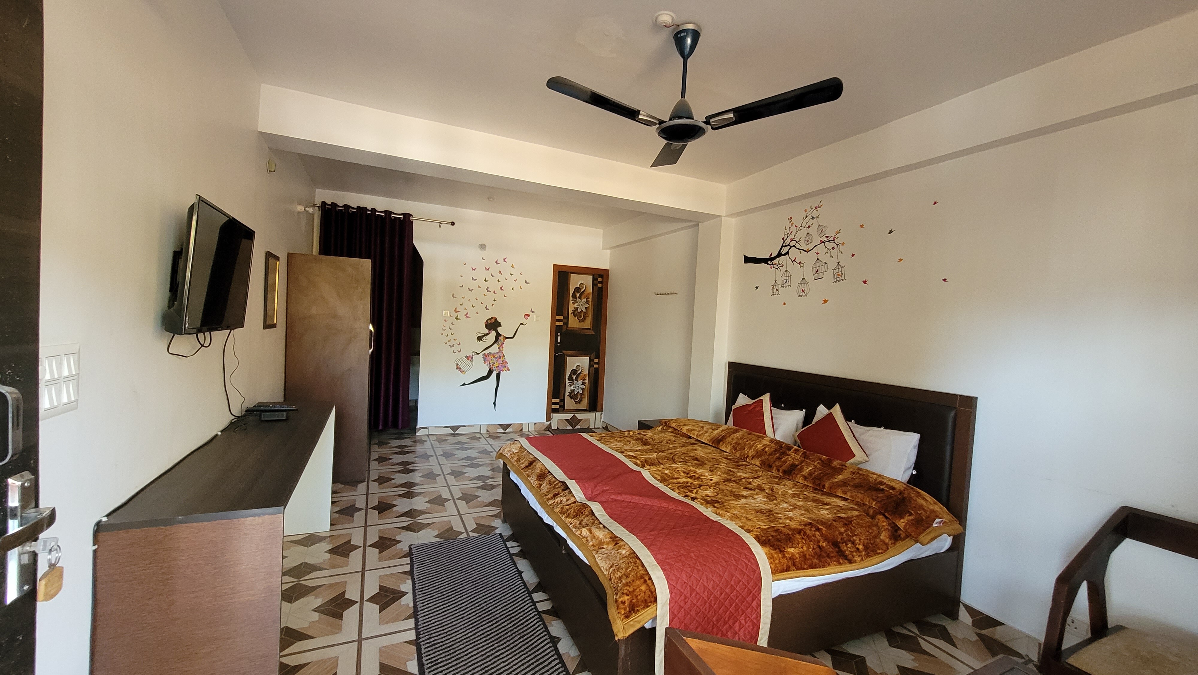 Nainital Home Stay & Restaurant - Tap to explore photos