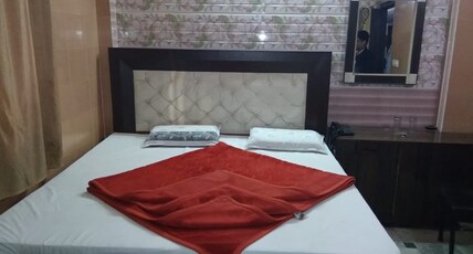 Mannat Hotel Room Type - Deluxe Room AC