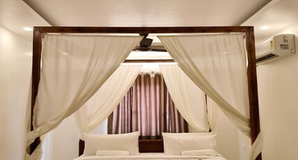 Le Avirah Room Type - Honeymoon Suite Room - Bathtub