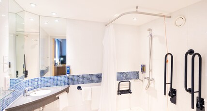 Holiday Inn Express DUNDEE Room Type - 2 Single Standard Accessible with Free Hot Breakfast