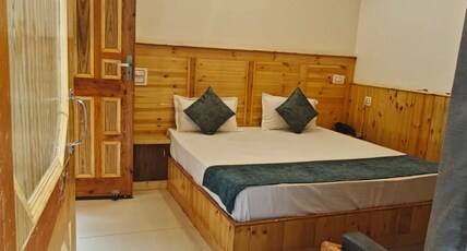 Hotel Aadi Kasol Room Type - Deluxe Room with Balcony and Mountain View