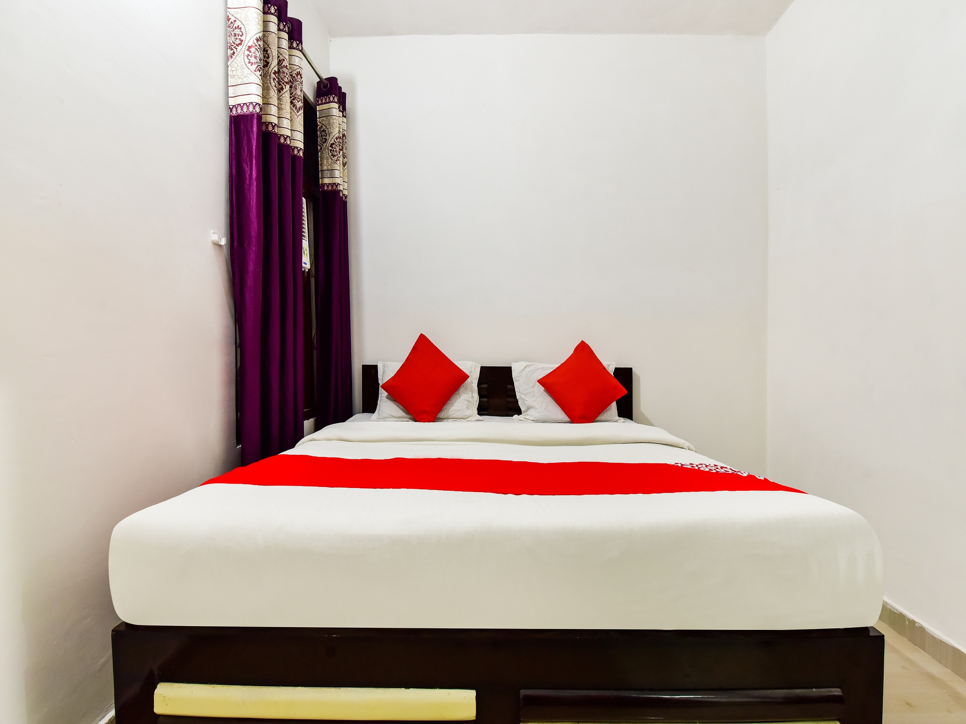 LIVE AS ALW123 - Tap to explore photos