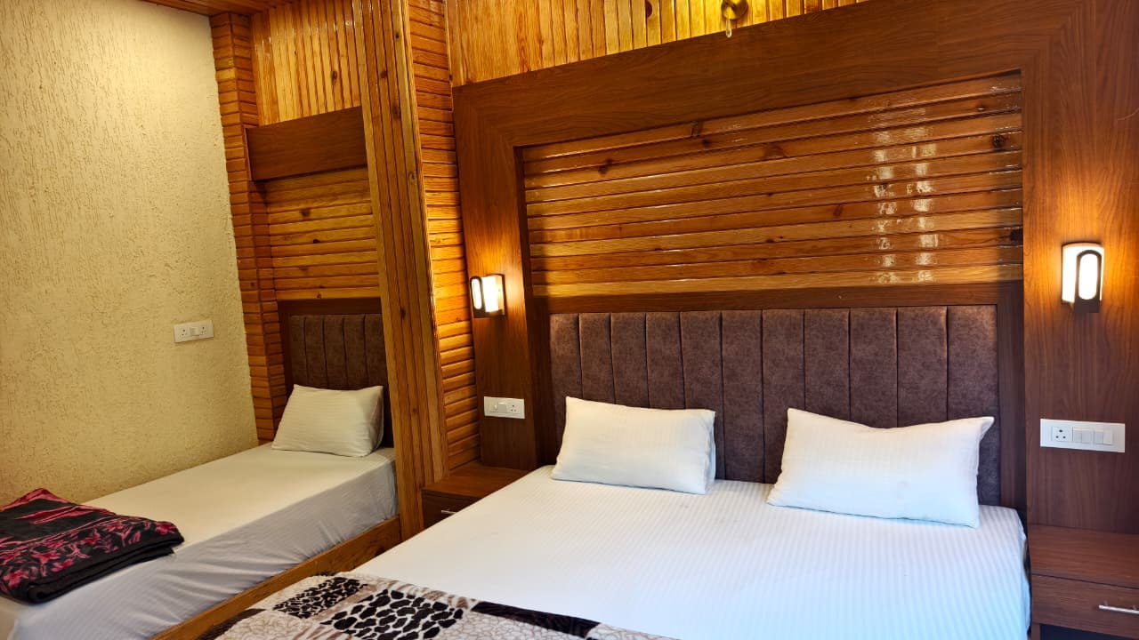 Kirola Divine Retreat : 100 meters from kainchi Dham - Tap to explore photos