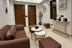 Cozy Den by VaiLa Stays