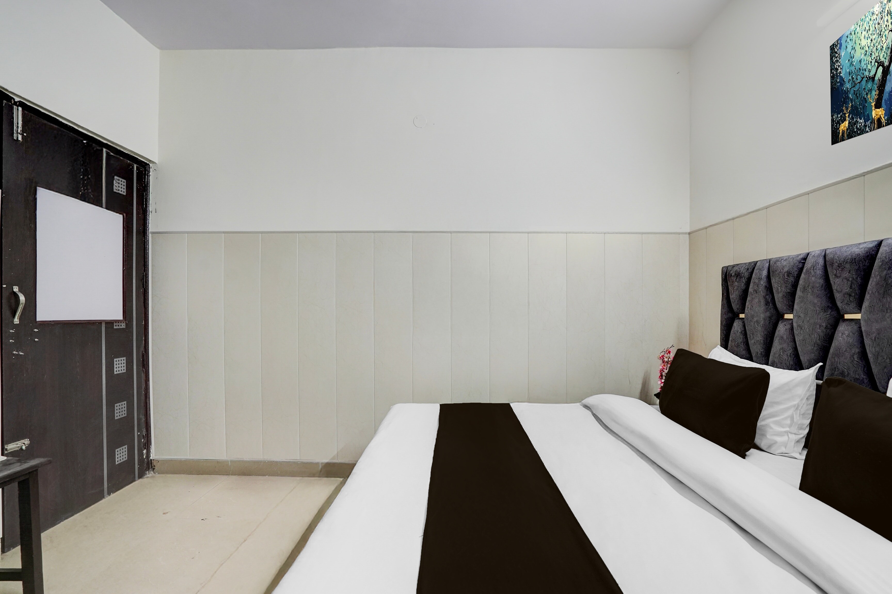 Hotel O Dwarka Mor Metro Station - Tap to explore photos