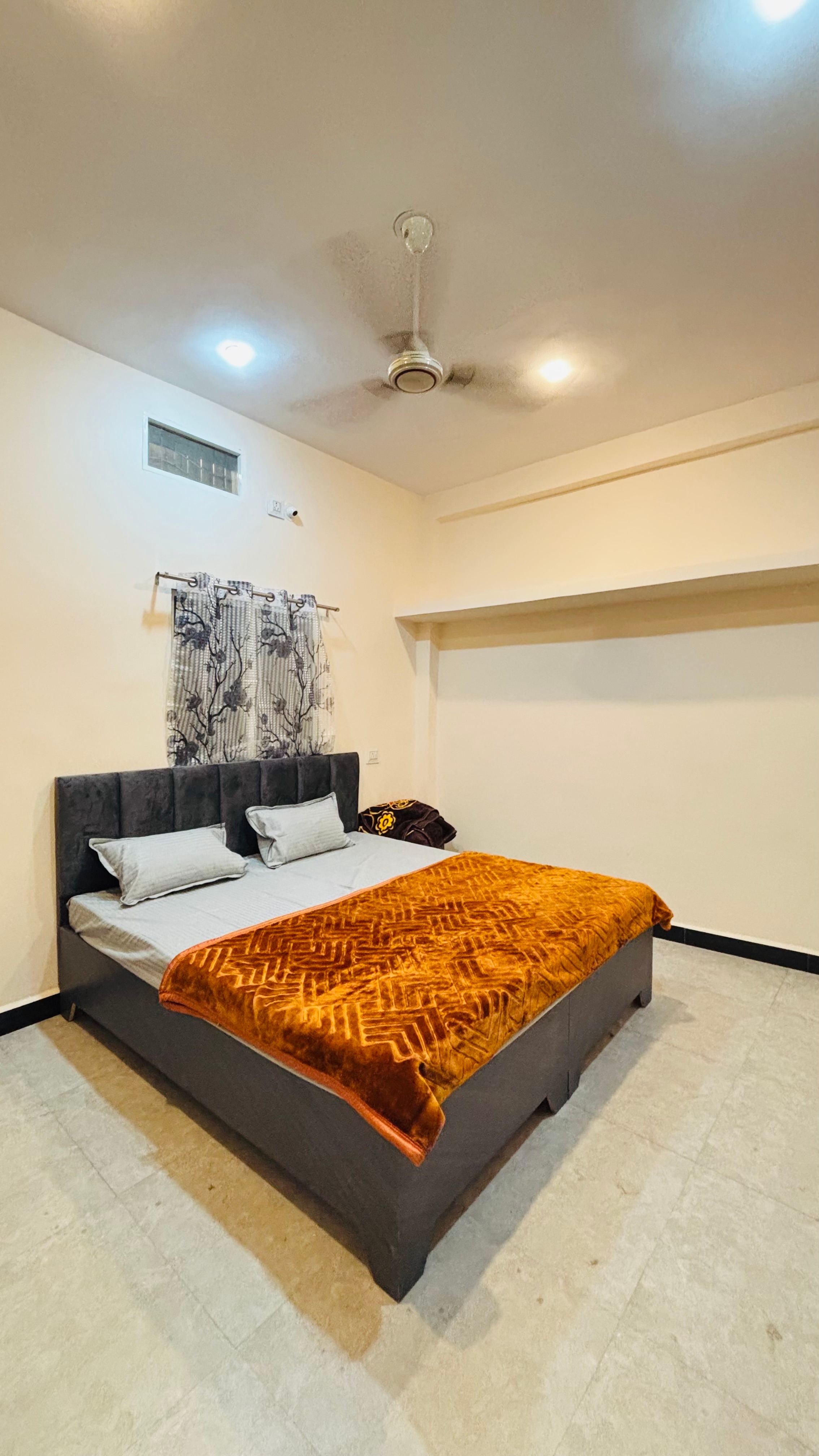 Dev shree home stay - Tap to explore photos