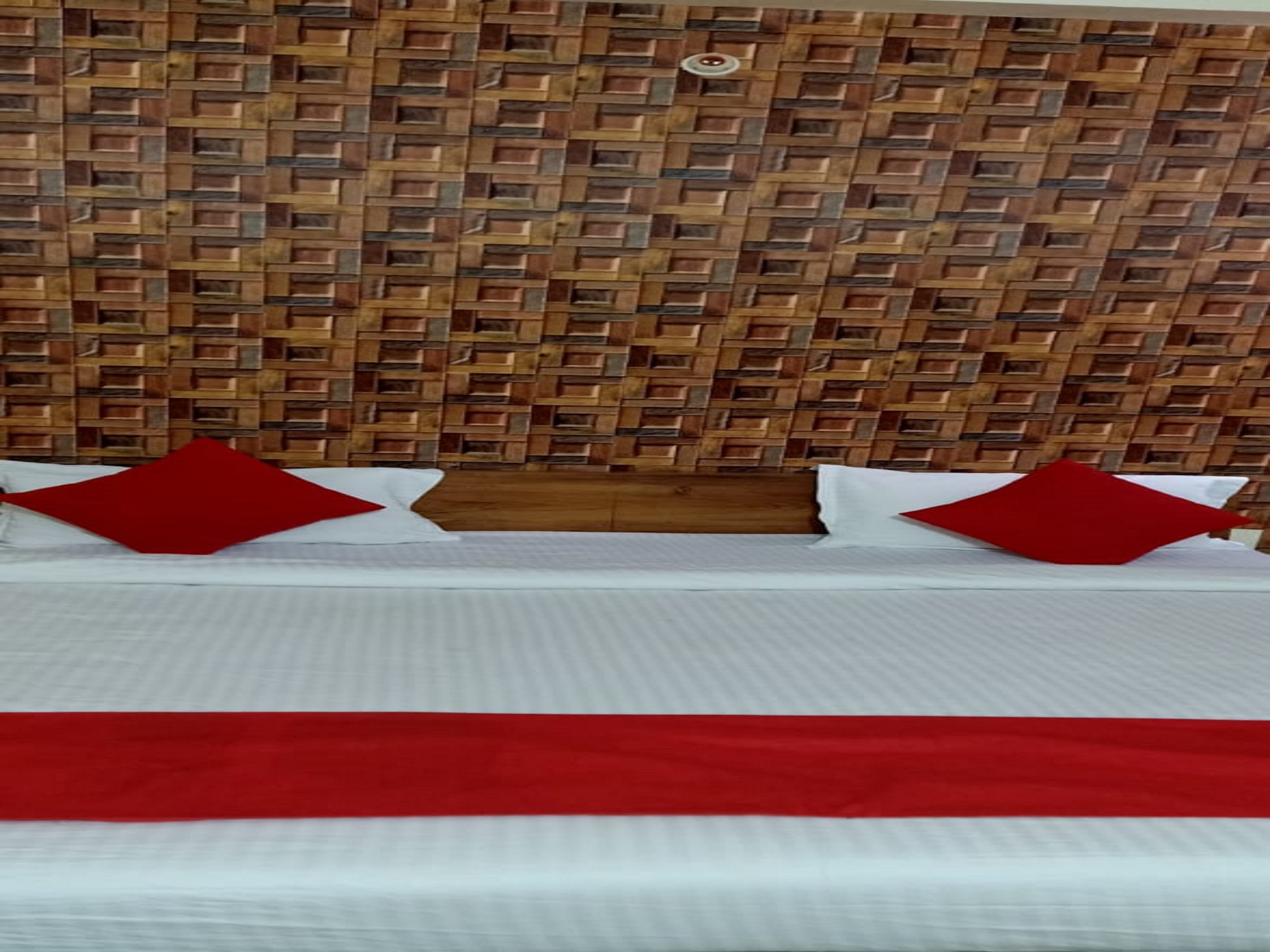 Hotel Rajniwas - Tap to explore photos