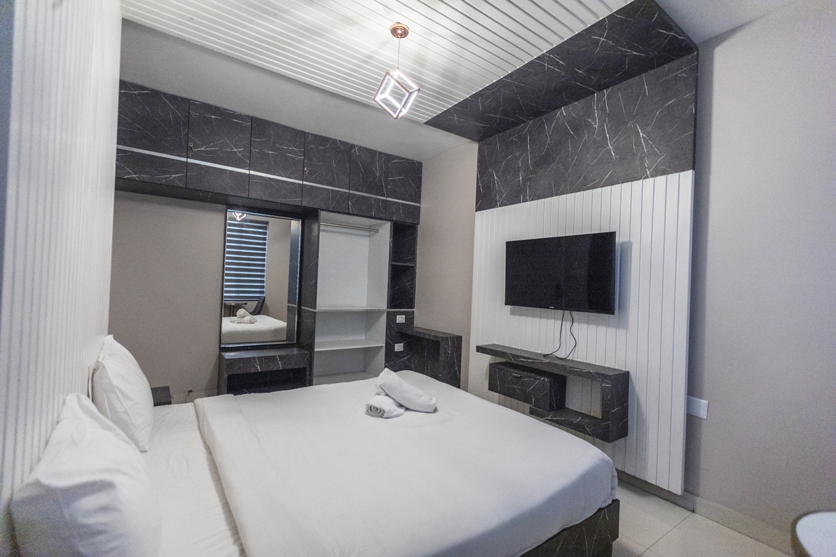 Jacuzzi Royal Grand A Unit of MM Abode - Tap to explore photos