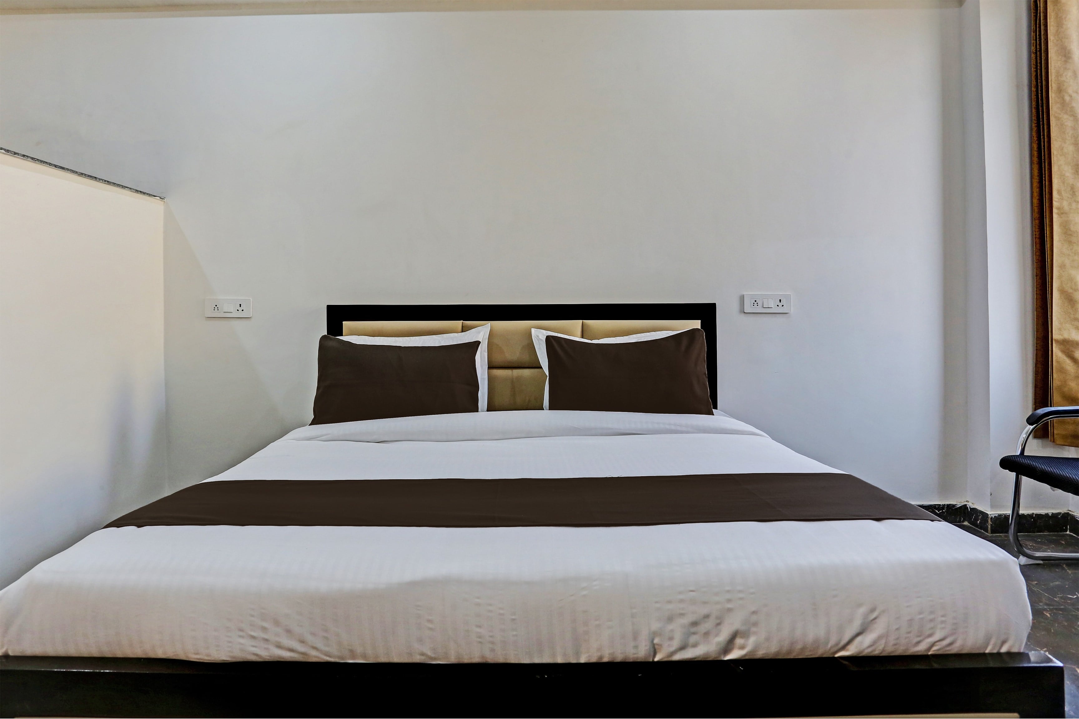 Hotel O Star Corporate Suite - Tap to explore photos
