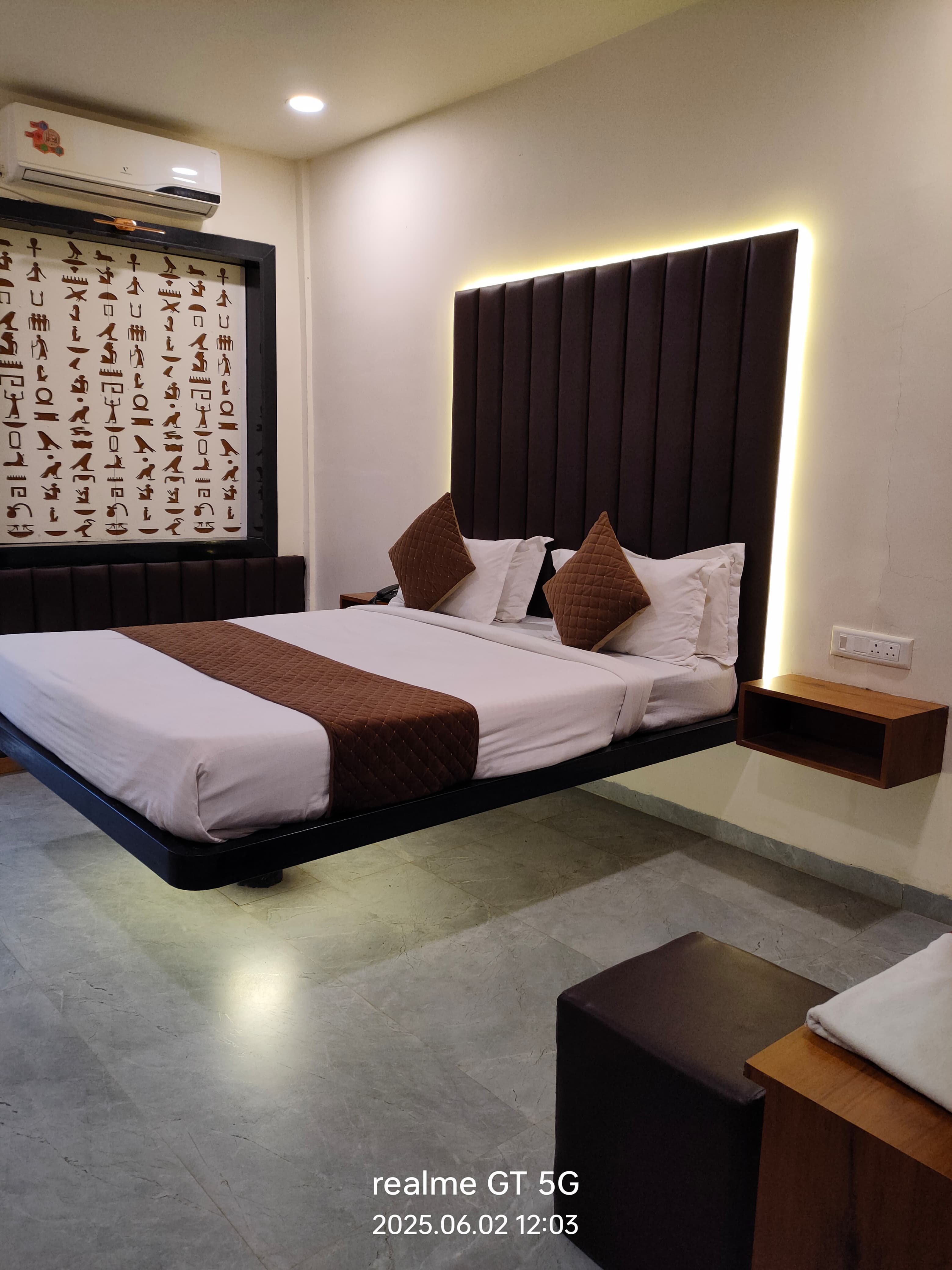 Hotel Shiv Tara - Tap to explore photos