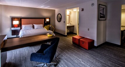 Hampton Inn & Suites by Hilton Staten Island Room Type - 1KN MOB HEA ACC RIS STU NS