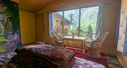 Alpine Homes  Woodhouse   Cafe Room Type - Mini hut with private barhroom