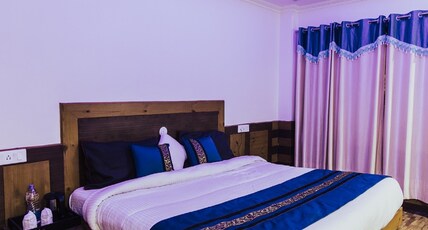 Hilltop Resort Room Type - Luxury Family Cottage - Interconnecting Room for 6 guests with 2 Bathrooms