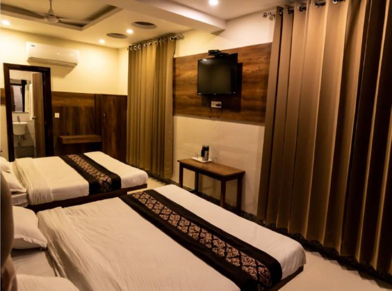 Hotel Arihant Palace(5 Min walk to Railway Station) - Tap to explore photos