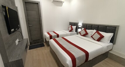 Hotel Beverly Palace Room Type - Deluxe Triple Room