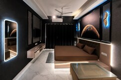 Moon Escape Studio