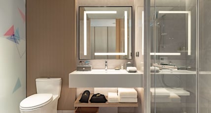 Hilton Garden Inn Shenzhen World Exhibition & Convention Ctr Room Type - KING DELUXE ROOM