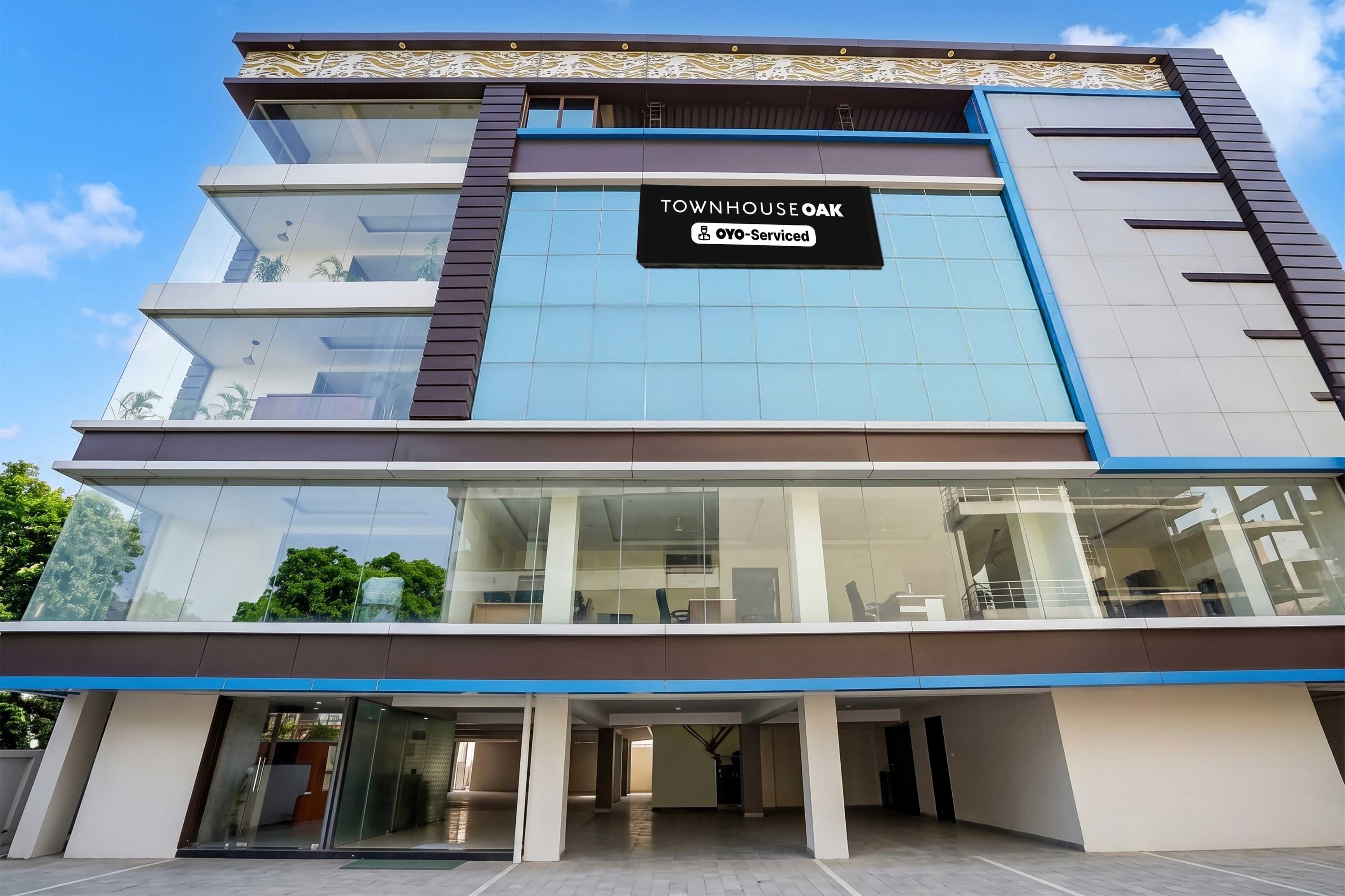 Super Townhouse Oak ISBT Bus Terminal Dehradun Formerly Hotel Himalayan - Tap to explore photos