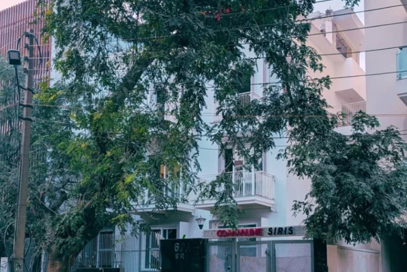 ACE7 - Tap to explore photos