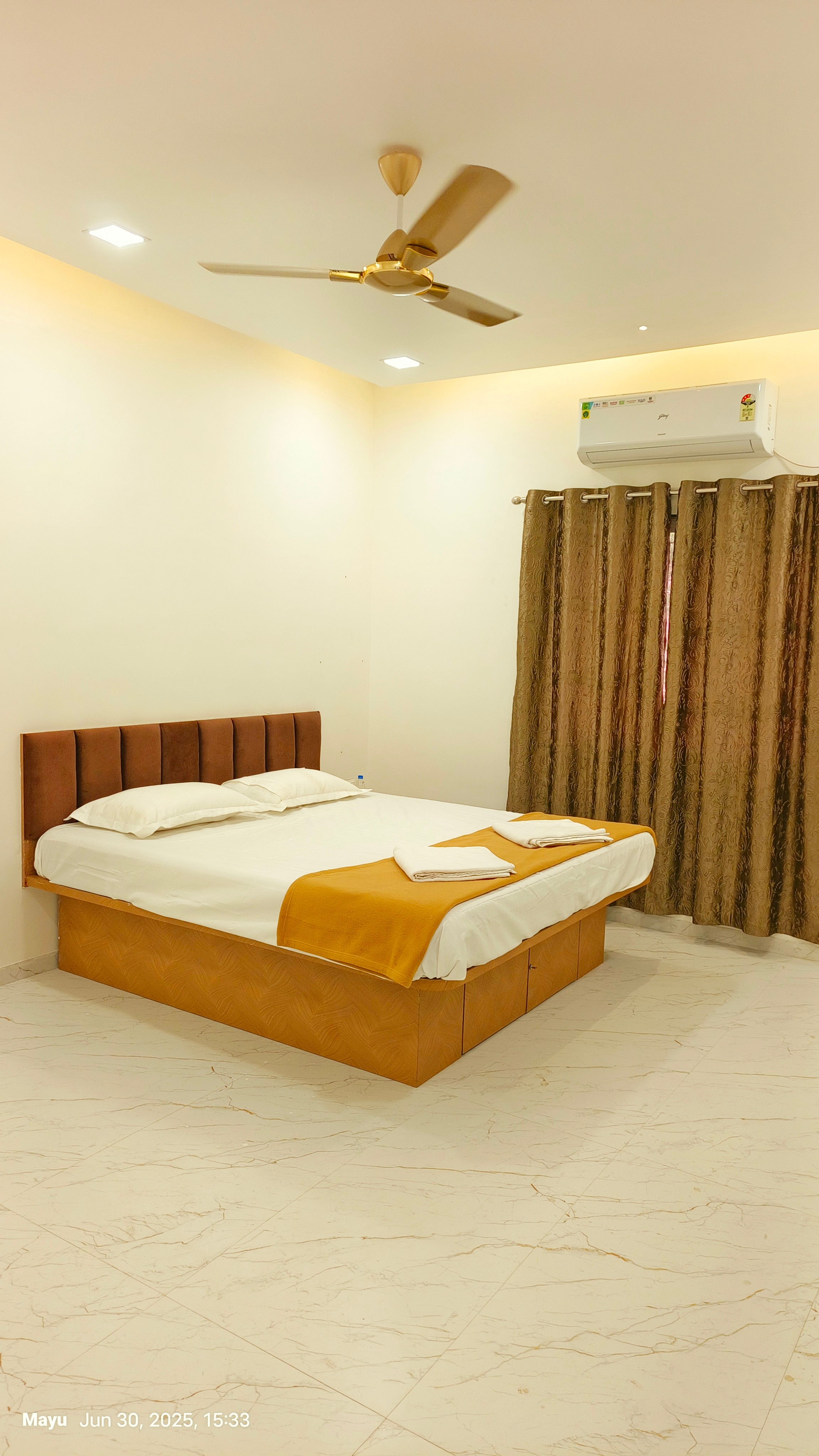 Kanchan Deluxe Lodging - Tap to explore photos