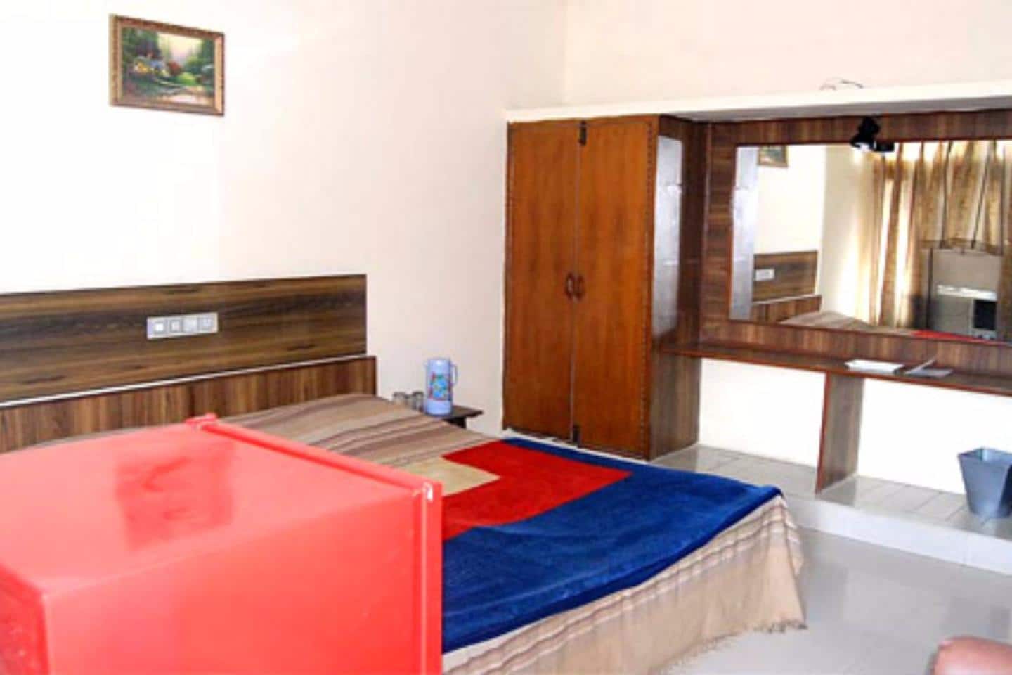 Hotel kailash - Tap to explore photos