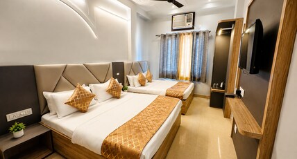 Hotel City Palace near Varanasi Cantt Room Type - Deluxe Quadruple Room Hotel City Palace near Varanasi Cantt Room Type - Deluxe Quadruple Room