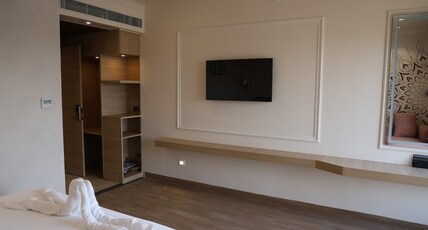 VSeven Hotels Room Type - Bella Mountain View Room