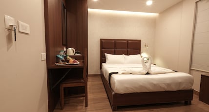 Fair Stay Room Type - Queen Bed Room with City View