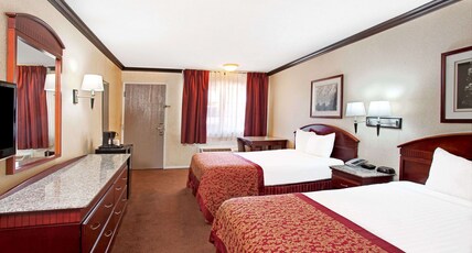 Ramada by Wyndham Pasadena Room Type - 2 Queen Beds, Non-Smoking